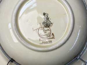 Porcelain cabinet plates, together with a Royal Doulton Series Ware bowl in hanger - 5
