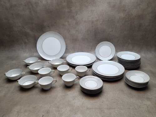 Noritake 'Damask' porcelain part dinner setting