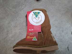 Three NEW Jumbo UGG Boots size 6-7 (baby) - 5