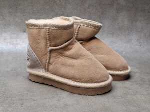 Three Jumbo UGG Boots New size 6-7 (baby) - 2