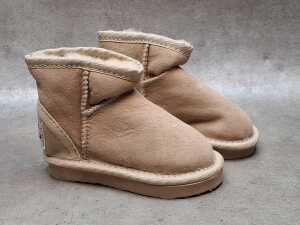 Three Jumbo UGG Boots New size 6-7 (baby) - 3