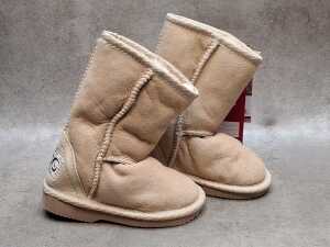 Three Jumbo UGG Boots New size 6-7 (baby) - 4