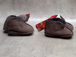 Three Jumbo UGG and Koalabi Boots New baby slippers in chocolate - 3