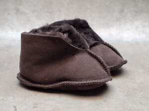 Three Jumbo UGG Boots New baby slippers in chocolate - 3