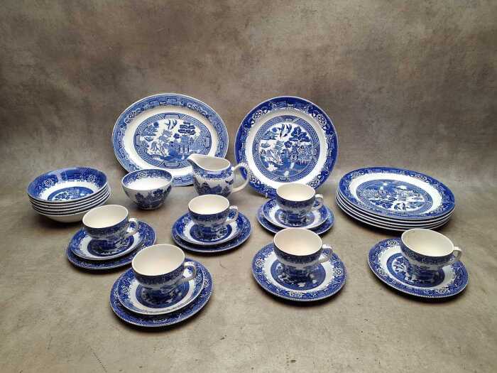 Woods Ware 'Willow' porcelain part dinner setting