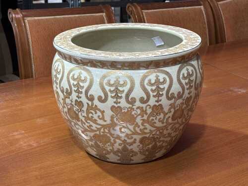 Chinese ceramic jardiniere with gilt decoration