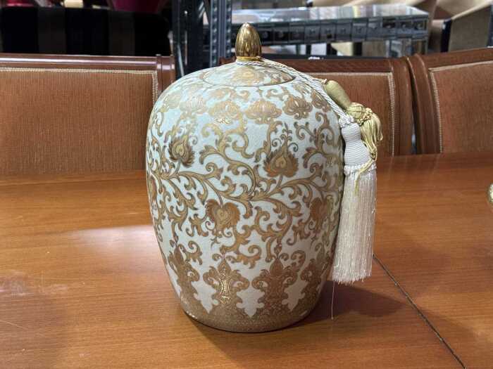 Chinese ceramic ginger jar with gilt decoration