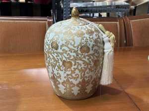 Chinese ceramic ginger jar with gilt decoration