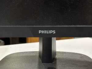 Philips 27-inch LCD monitor - 2