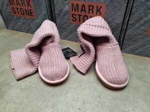 Three NEW IN BOX Mark Stone 'Cardy Knit Boots' in pink size 6-7 - 3