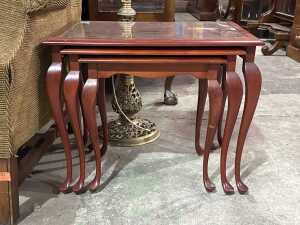 Nest of three occasional tables - 3
