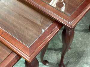 Nest of three occasional tables - 4