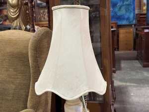 Turned alabaster table lamp on stepped base A/F - 2