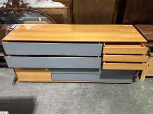 Mid-century two-tone lowline chest of nine drawers - 2