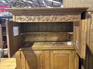 French Provincial oak cupboard - 2