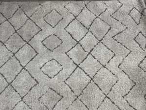 Shag pile machine-made rug - 2