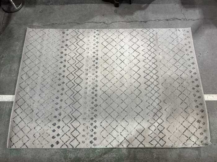 Polypropylene machine-made rug