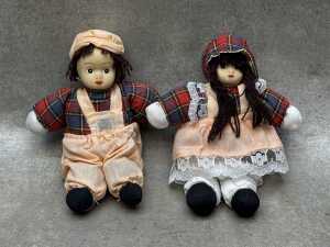 Four 'Children of the World' porcelain dolls - 3