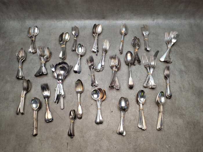 Assorted silver plated cutlery