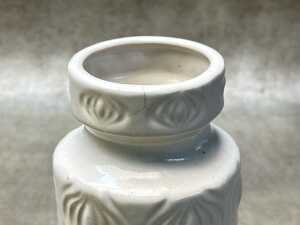 Mid-century ceramic items, including Hazel-Atlas yellow cookie jar - 6