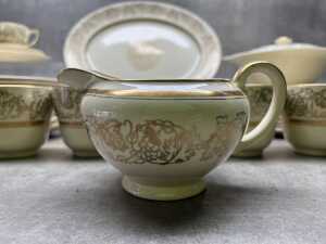 Johnson Brothers 'Victorian' porcelain dinner setting for six with servingware - 5