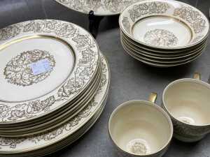 Johnson Brothers 'Victorian' porcelain dinner setting for six with servingware - 6