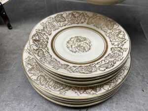 Johnson Brothers 'Victorian' porcelain dinner setting for six with servingware - 7