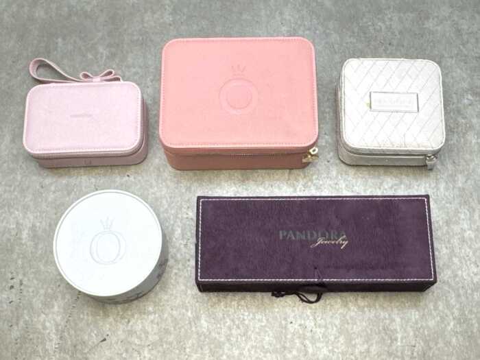 Five Pandora jewellery boxes in assorted shapes