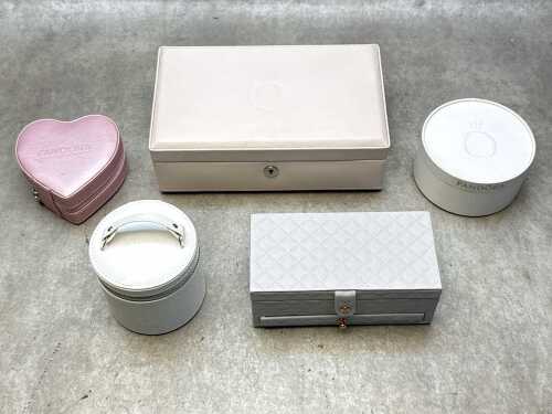 Five Pandora jewellery boxes in assorted shapes