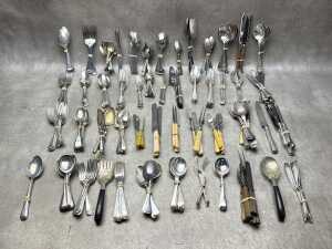 Assorted silver plated cutlery