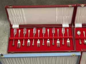 Assorted silver plated cutlery, mainly boxed - 2