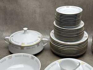 Noritake Blakley porcelain dinner setting for ten, plus serving ware - 2