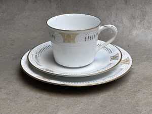 Noritake Blakley porcelain dinner setting for ten, plus serving ware - 4
