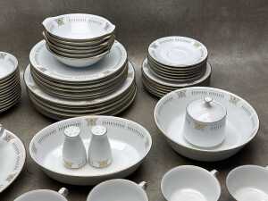 Noritake Blakley porcelain dinner setting for six, plus serving ware - 3