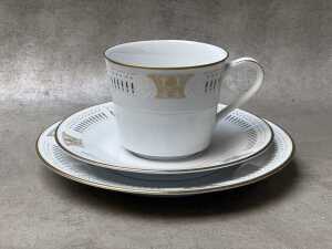 Noritake Blakley porcelain dinner setting for six, plus serving ware - 4