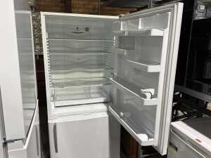 Fisher & Paykel 453L top mount refrigerator - 3
