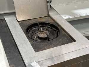 Matador four-burner stainless steel LPG BBQ - 4