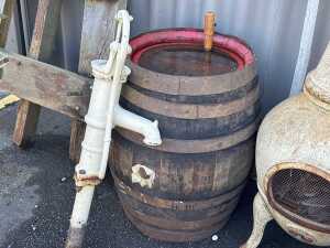 Cast iron hand pump - may not be working as new - 2