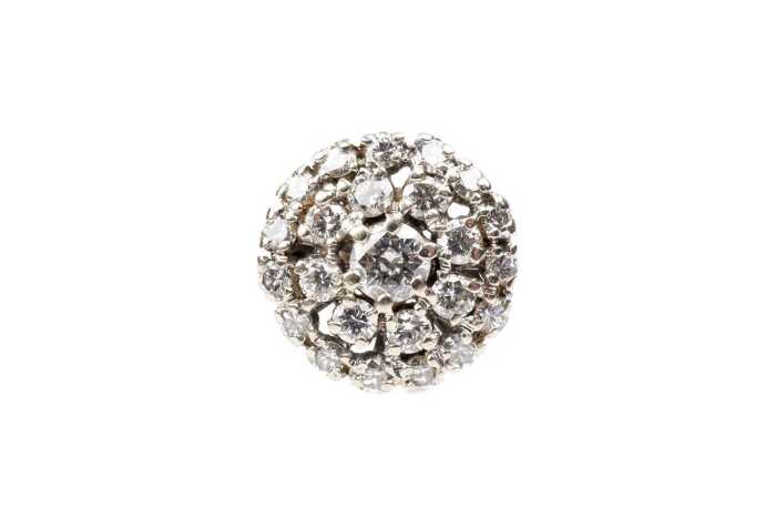 A diamond cluster ring in 18ct white gold