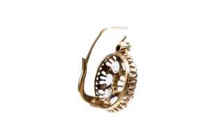 A pair of antique diamond drop earrings in 18 carat yellow gold - 4