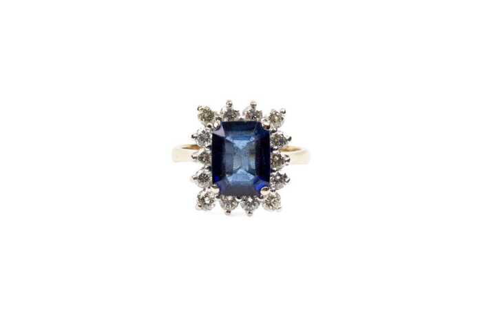 A sapphire and diamond ring in 18 carat yellow gold