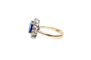 A sapphire and diamond ring in 18 carat yellow gold - 3