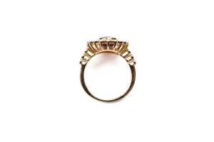 A garnet and diamond ring in 14 carat yellow gold - 4