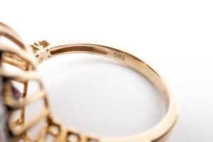 A garnet and diamond ring in 14 carat yellow gold - 5