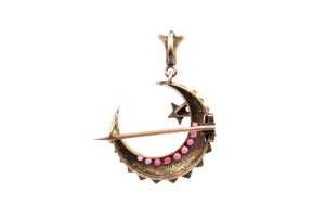 A Victorian garnet and seed pearl brooch/pendant in 15 carat yellow gold - 4
