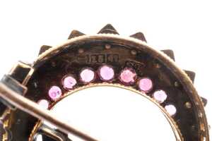 A Victorian garnet and seed pearl brooch/pendant in 15 carat yellow gold - 5