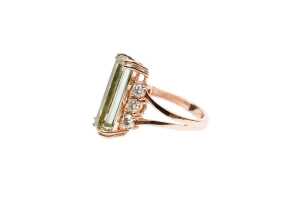 A green tourmaline and diamond ring in 9 carat rose gold - 3