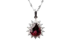 A red tourmaline and diamond pendant and necklace in 18 carat white gold - 2