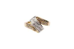 A diamond ring in 18 carat yellow gold