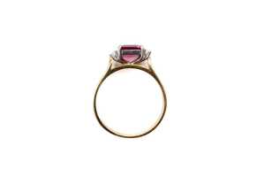 A red spinel and diamond ring in 18 carat yellow gold - 4